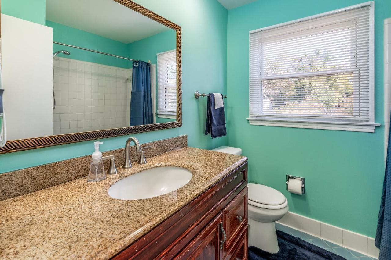 Centrally Located Spacious Abode シャーロット エクステリア 写真